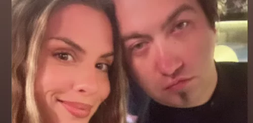 OGLASILA SE RASTINA DJEVOJKA