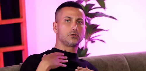 ČESTO PRISLUŠKUJEMO ISPRED NJEGOVIH VRATA! 