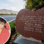 Spomen-ploča na mjestu pogibije članova "Crvene Jabuke"