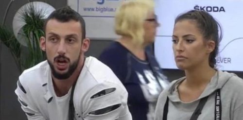 ĐEKSONOVA BIVŠA SE OGLASILA IZ PORODILIŠTA!