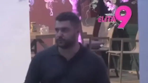 Sjedimo ovdje i molimo ga!