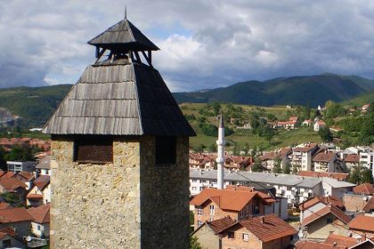 U pucnjavi u Gornjem Vakufu povrijeđeno više osoba, među njima i policajac!