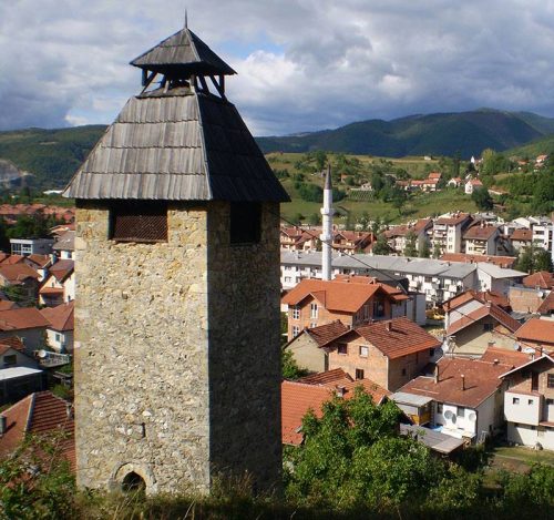 U pucnjavi u Gornjem Vakufu povrijeđeno više osoba, među njima i policajac!