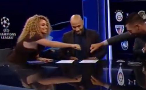 Voditeljici se pocijepala haljina u emisiji uživo!