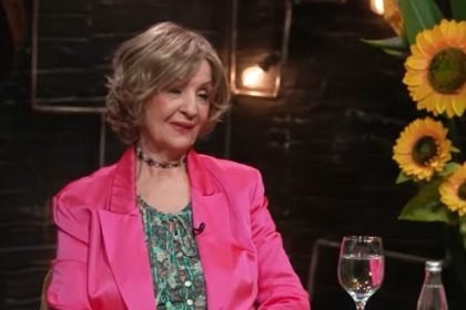 LEPA LUKIĆ PJEVA NA ENGLESKOM?!