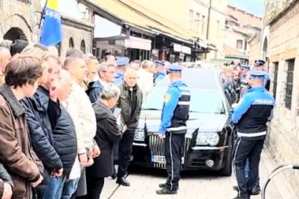 OVO JE AUTO KOJIM ĆE TIJELO HALIDA BEŠLIĆA POSLJEDNJI PUT PROĆI SARAJEVOM!