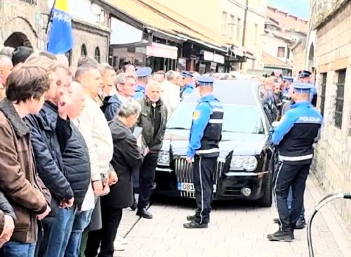 OVO JE AUTO KOJIM ĆE TIJELO HALIDA BEŠLIĆA POSLJEDNJI PUT PROĆI SARAJEVOM!