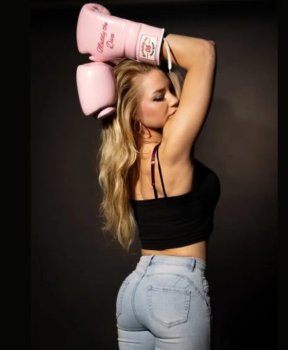 Zanosna Njemica čeka poziv Playboya!