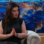 PJEVAČICA NA NASTUPU BACILA NOVAC NA POD, PA GAZILA PO NJEMU!