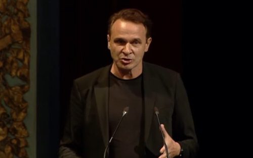 Enis Bešlagić o kritikama bez dlake na jeziku! 