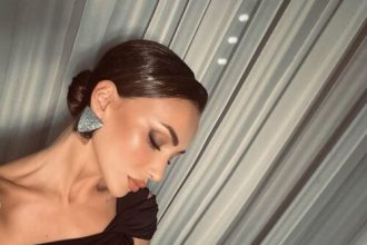 EMINA JAHOVIĆ SE RASPADA OD BOLA