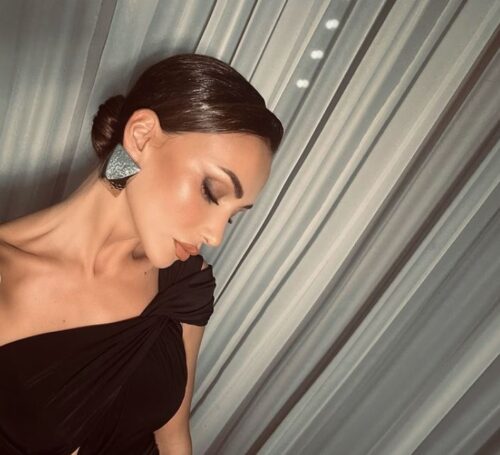 EMINA JAHOVIĆ SE RASPADA OD BOLA