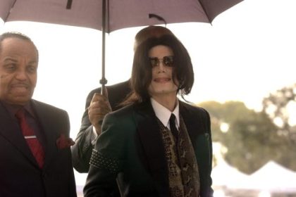 SVI BRUJE O PERIKAMA MAJKL DŽEKSONA!