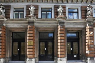 Policajac osumnjičen za odnos s maloljetnicom na slobodi!