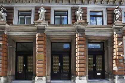 Policajac osumnjičen za odnos s maloljetnicom na slobodi!