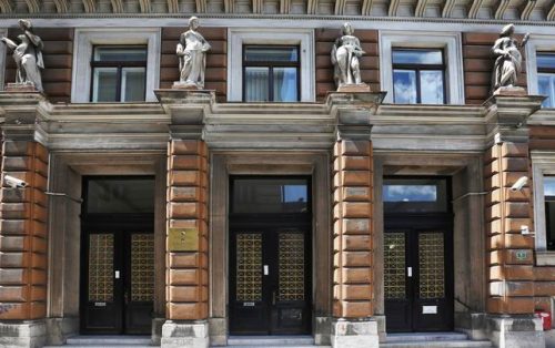 Policajac osumnjičen za odnos s maloljetnicom na slobodi! 