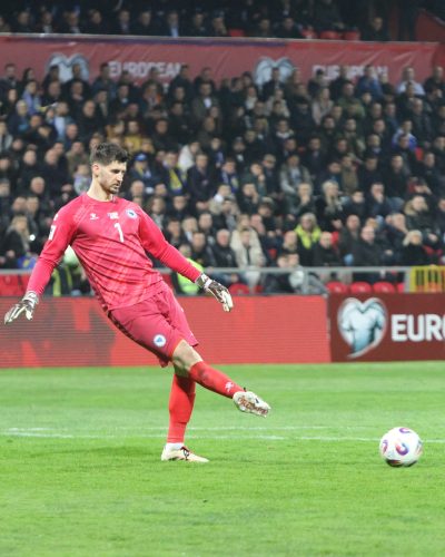 Seli li Vasilj u Englesku? 