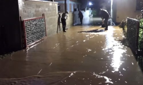U Bugojnu poplavljene kuće, na magistralnoj cesti obustavljen saobraćaj!