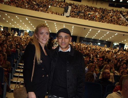 Pjevač Husa Alijević se pojavio u javnosti sa DVIJE DECENIJE MLAĐOM