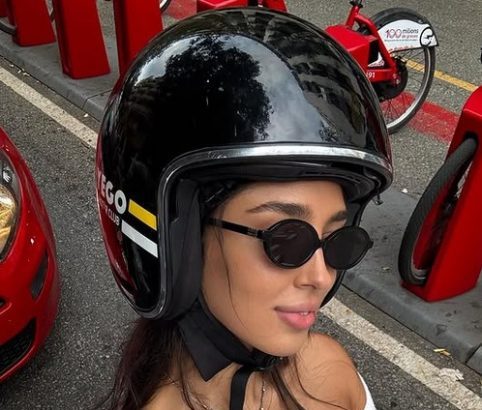 ĐINA DŽINOVIĆ POKAZALA TRBUŠNJAKE!