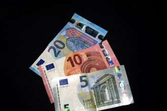 MUP izdao upozorenje: U opticaju lažne novčanice u apoenima od 5, 10 i 20 eura!