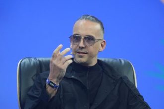 VJERIO SE RAF KAMORA!