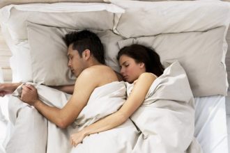 Ako se ovako ponaša prije spavanja, vaš partner nije sretan