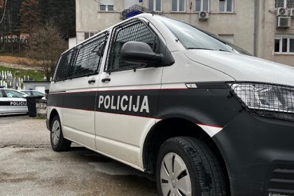 Došao nepozvan u goste, pretukao i opljačkao domaćina!