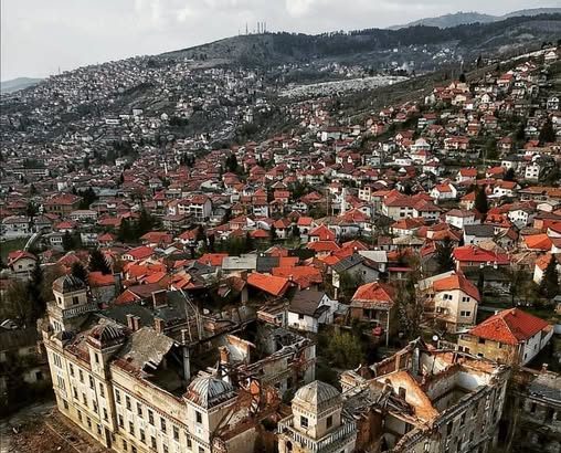 Ove zgrade u Kantonu Sarajevo već godinama čekaju bolje dane!