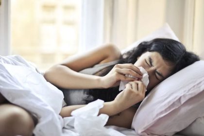 Kako razlikovati novu varijantu kovida od prehlade?