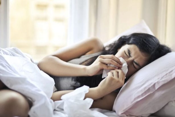 Kako razlikovati novu varijantu kovida od prehlade?