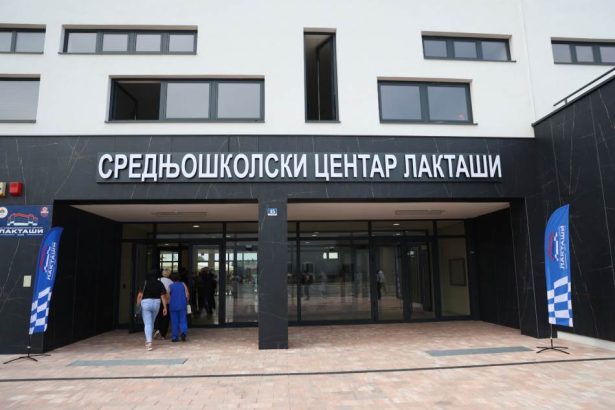 Učenici masovno padaju u nesvijest!