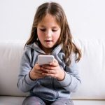 Istraživanja pokazuju: Zabrinjavajuće posljedice "skrolanja" po dječiji mozak!