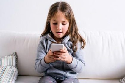Istraživanja pokazuju: Zabrinjavajuće posljedice "skrolanja" po dječiji mozak!