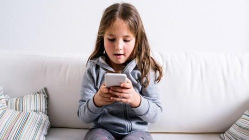 Istraživanja pokazuju: Zabrinjavajuće posljedice "skrolanja" po dječiji mozak!