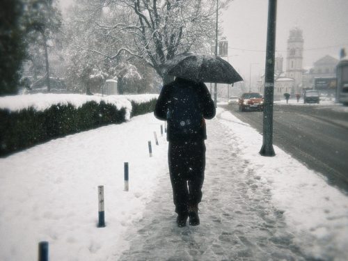 Ponedjeljak: Ledeno jutro, ali nešto topliji dan! 