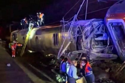 Strašna nesreća u Španiji: Više od 20 poginulih u sudaru vozova!