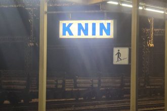 Od sinoć zarobljeni u vozu