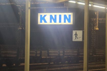 Od sinoć zarobljeni u vozu