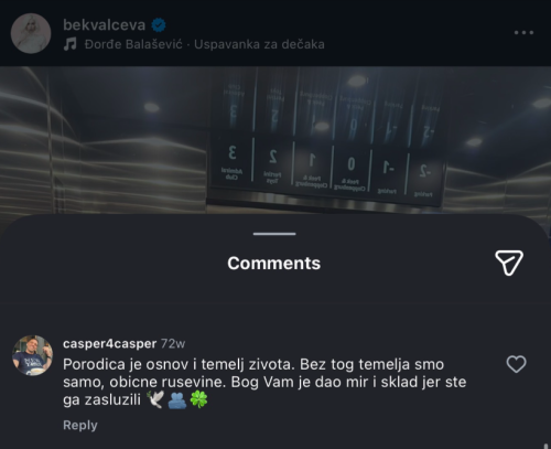 Međutim, Kasper je zaboravio šta je u tom periodu radio, pa nije obrisao svoje komentare ispod Instagram objava Nataše Bekvalac i to baš iz septembra 2024. godine, što se poklapa sa porukama koje je slao 27. septembra pomenute godine.„Moraš prvo da otmeš, da te svi izgube, niko da te nema. Moraš od svakoga da odeš i da sebi oprostiš što si otišao„, napisao je Kasper ispod jedne objave, dok je drugi komentar bio: „Čitam komentare pojedinih. Ne razumiju dubinu riječi iz pjesme, a to je samo zato što ne poznaju dubinu svoje duše, jer nikada nisu smjeli da zavire duboko u nju. Svi imamo savršeno sjajne, ali mračne tajne, samo je razlika u tome ko smije da se usudi da zaroni u te dubine svojih tajni. Nataša spada u red onih žena, onih koje su smjele da se usude. Svaka čast„, samo su neki od komentara koje možete pročitati u galeriji.