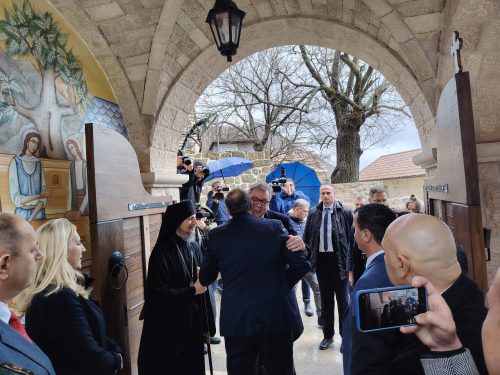 Vučić obišao Duhovni centar u Mrkonjićima