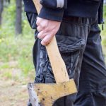 Sarajlije u strahu! Komšija sjekirom plaši ljude po Velešićima?