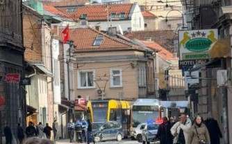 Saobraćajna nesreća na tramvajskim šinama, povrijeđene dvije osobe!