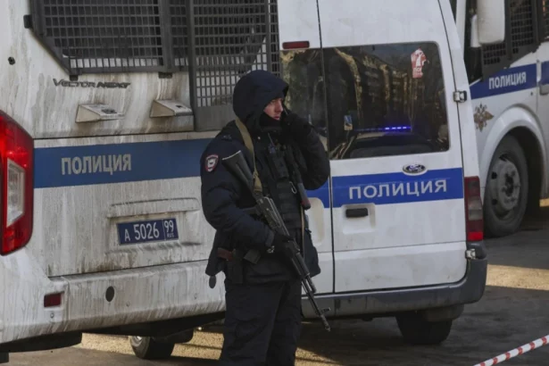 Petnaestogodišnjak nožem ranio pet osoba u studentskom domu!