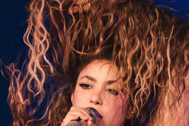 ŠAKIRA PALA NA NASTUPU!