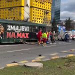 Tramvaj iskočio iz šina u centru Sarajeva, hitna pomoć na terenu!