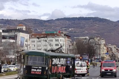 Djevojci koju je udario tramvaj amputirana noga! Operacija u toku!