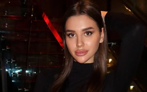 ŠIROKI KUKOVI Foto: Printscreen Instagram/laraacollic