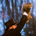 Čuveni mrmot Punxsutawney Phil izašao iz jazbine i ugledao svoju sjenu!
