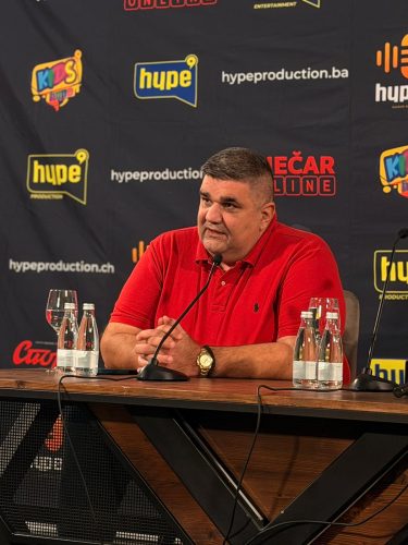 Saša Mirković uz dječiji hor „Čarolija“ poslao snažnu poruku